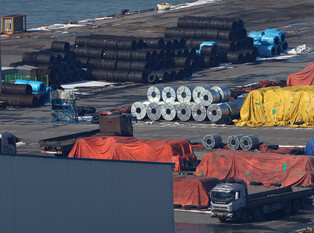 Trump announces 25 pct tariffs on all steel, aluminum imports