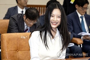 Hanni of NewJeans receives new S. Korean visa amid dispute with ADOR