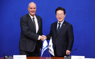 Opposition leader meets Israeli envoy