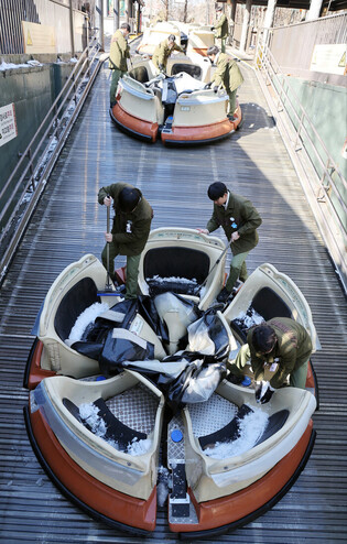 Preparing attraction for riding