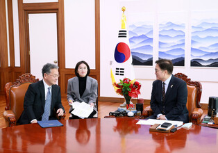 Parliamentary leader meets acting U.S. envoy