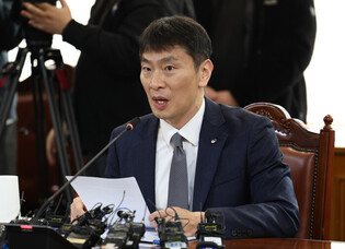 Financial watchdog chief meets banks' heads