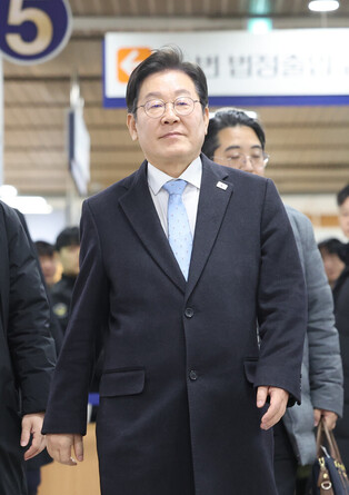 Opposition leader at court