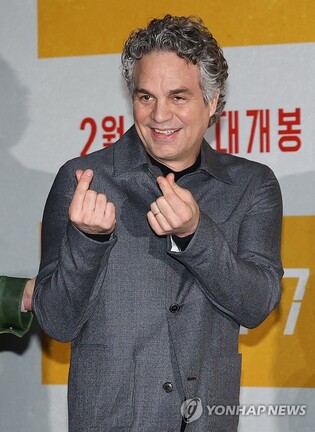 마크 러팔로 "'미키 17' 속 독재자, 특정인 연상되지 않길"