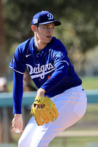 Roki Sasaki at MLB spring training