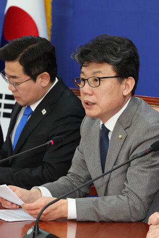 Main opposition party's top policymaker