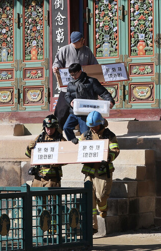 Disaster drill at Buddhist temple
