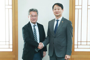 Industry minister meets acting U.S. envoy