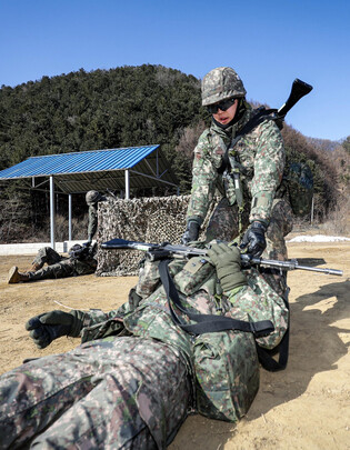 Soldiers conduct 'severe-cold period' drill