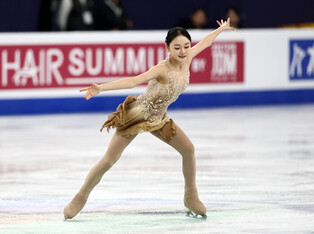 Kim Chae-yeon performs