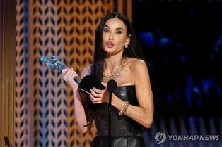 데미 무어, 美배우조합 여우주연상…샬라메는 남우주연상