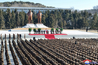 N.K. leader visits military, political school of armed forces