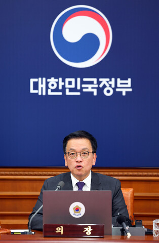 Acting president attends Cabinet meeting