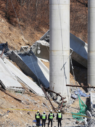 Bridge collapse at highway construction site