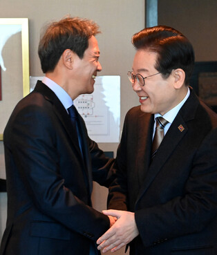 Opposition leader meets ex-presidential chief of staff