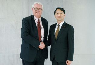 S. Korean industry minister meets CSIS chief