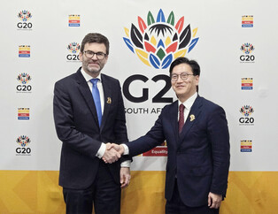S. Korea's vice finance minister meets German official