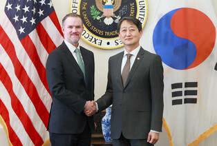 Industry minister meets USTR representative