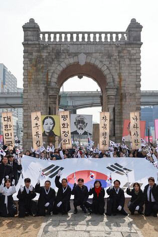 Reenactment of 1919 independence movement march