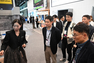 LG Uplus head visits Mobile World Congress