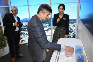 Bouygues Telecom head visits Mobile World Congress