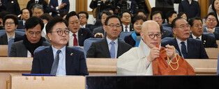New Year's Buddhist ritual at parliament