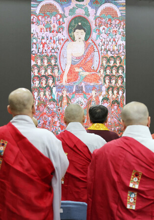 New Year's Buddhist ritual at parliament