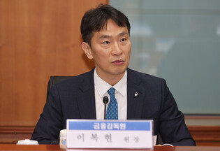 Financial watchdog chief meets heads of securities firms