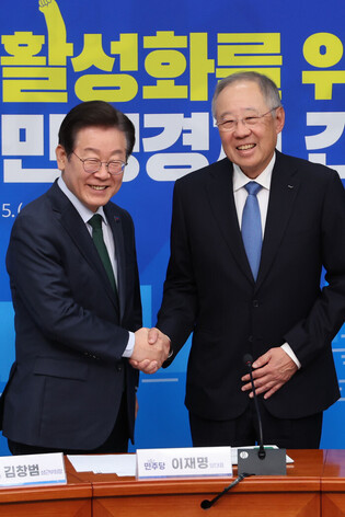 Opposition leader meets industry lobby's chief