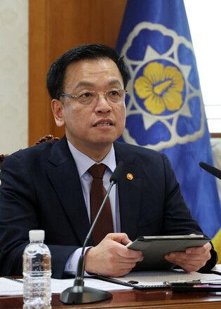 Meeting on policies for foreigners