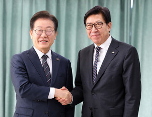 Opposition leader meets Busan mayor