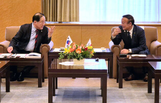 Mayors of S. Korean, Japanese cities