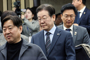 Main opposition leader attends emergency general meeting