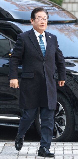 Opposition leader at court