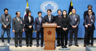 Conservative forces call for Yoon's reinstatement