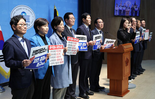 Opposition lawmakers call for Yoon's ouster