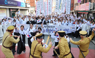 Reenactment of 1919 independence movement