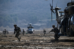 S. Korea-U.S. airborne landing drill