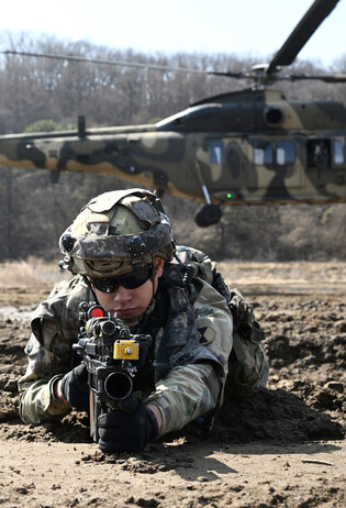 S. Korea-U.S. airborne landing drill