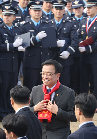 Acting president at Air Force Academy's graduation ceremony