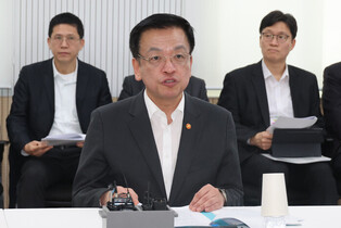 Acting president at meeting on improving people's livelihoods