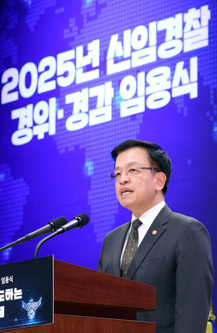 Acting president at police commissioning ceremony