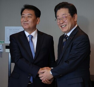 Main opposition's chief meets ex-parliament secretary general