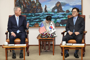 Parliamentary leader meets ex-U.S. House speaker