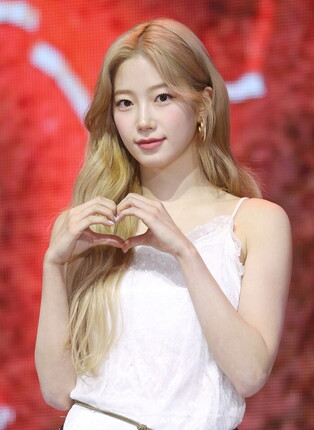 S. Korean girl group Le Sserafim