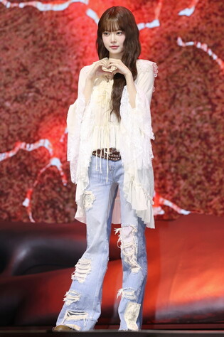 S. Korean girl group Le Sserafim