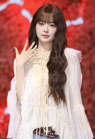 S. Korean girl group Le Sserafim