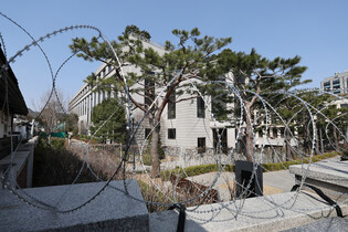 Barbed wire at Constitutional Court