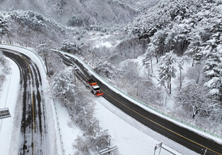 Heavy snow in northeastern S. Korea