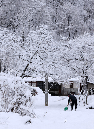 Heavy snow in northeastern S. Korea